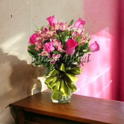 JARRÓN CON ALSTROEMERIAS Y 6 ROSAS RF004