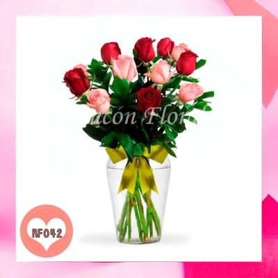 JARRÓN CON 12 ROSAS ROJAS Y ROSAS RF042
