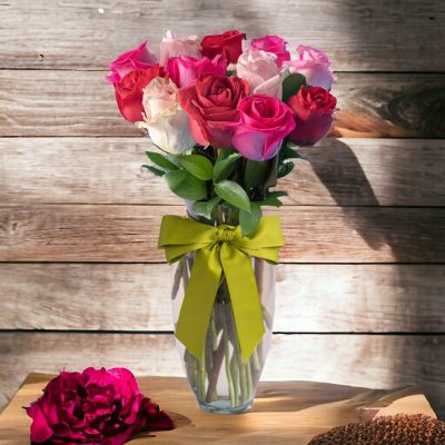 JARRÓN CON 12 ROSAS ROJAS, ROSAS Y FIUSHAS  RF979