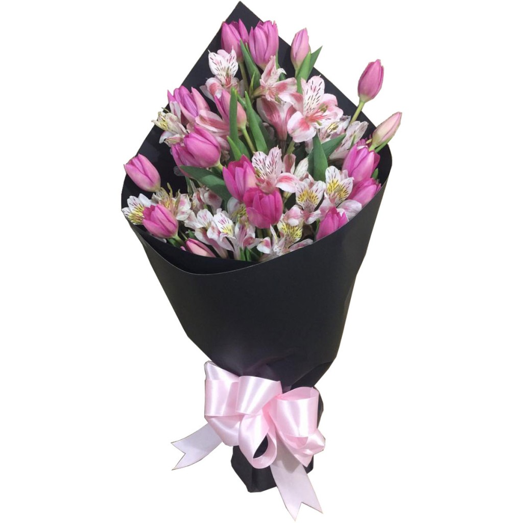 Bouquet de 20 Tulipanes y Alstroemeria en Cartulina Negra. CÓDIGO: RF306 –  Rincón Floral