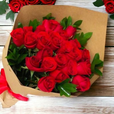 BOUQUET CON 24 ROSAS EN PAPEL KRAFT RF309