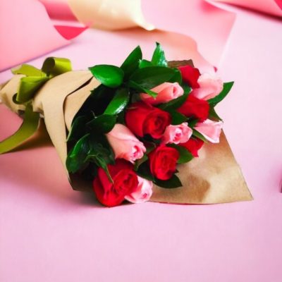 BOUQUET CON 12 ROSAS COMBINADAS RF307
