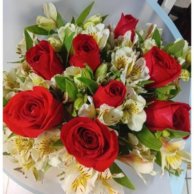 BOUQUET CON ROSAS Y ALSTROEMERIAS RF932