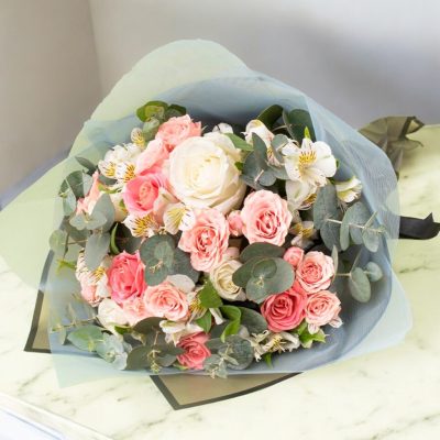 BOUQUET CON ROSAS Y MINIROSAS RF424