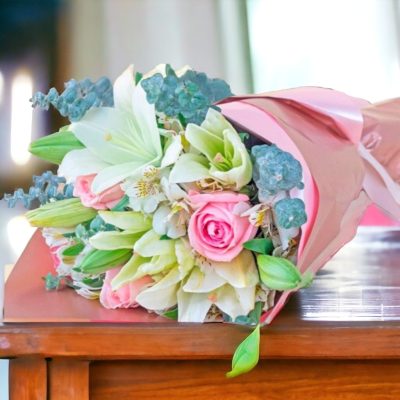 BOUQUET CON LILYS Y ROSAS RF419