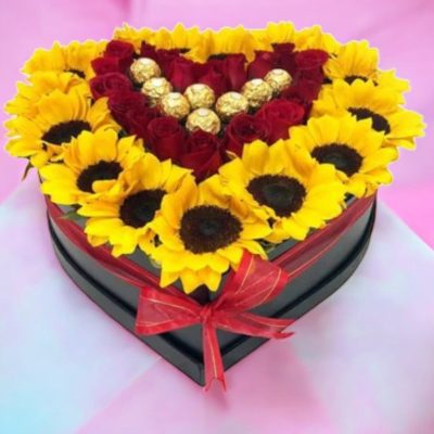 CAJA CORAZON CON GIRASOLES, ROSAS Y  FERREROS RF286