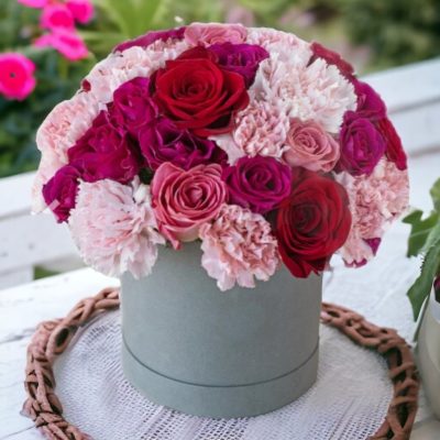 CAJA CON ROSAS Y CLAVELES RF709