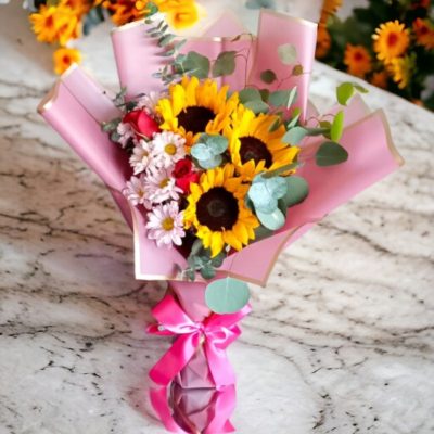 BOUQUET CON GIRASOLES Y MARGARITAS RF753