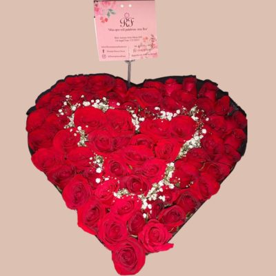 CAJA CORAZÓN CON ROSAS Y BABY BREATH RF744
