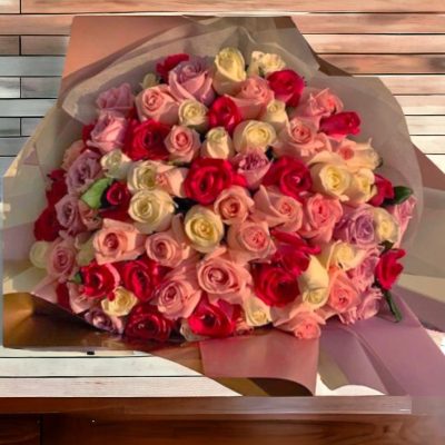 BOUQUET CON 100 ROSAS VARIADAS RF839