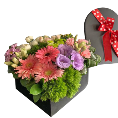 Caja corazón con rosas y mini rosas Codigo RF835