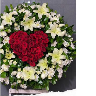 CORONA CON CORAZÓN DE ROSAS RF407