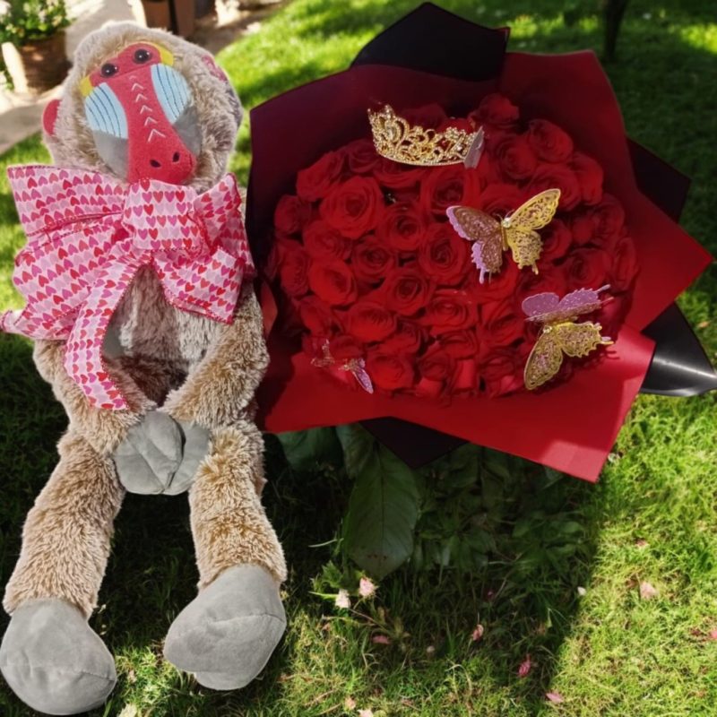 PELUCHE MONO Y BOUQUET CON 50 ROSAS ROJAS  RFV23 - Imagen 2