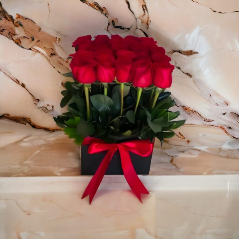 CAJA CUBO CON 25 ROSAS RFV90