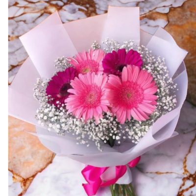 BOUQUET CON 5 GERBERAS Y NUBE RFV100