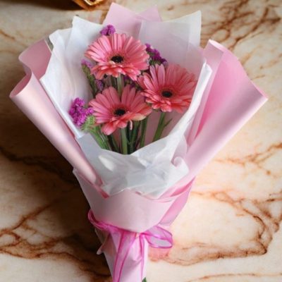 BOUQUET CON 3 GERBERAS Y STATICE RFV101