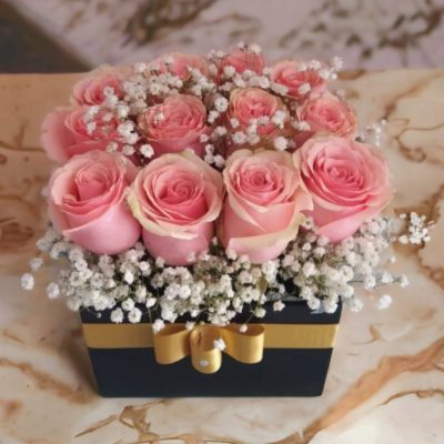 CAJA CUBO CON 12 ROSAS ROSAS RFV102