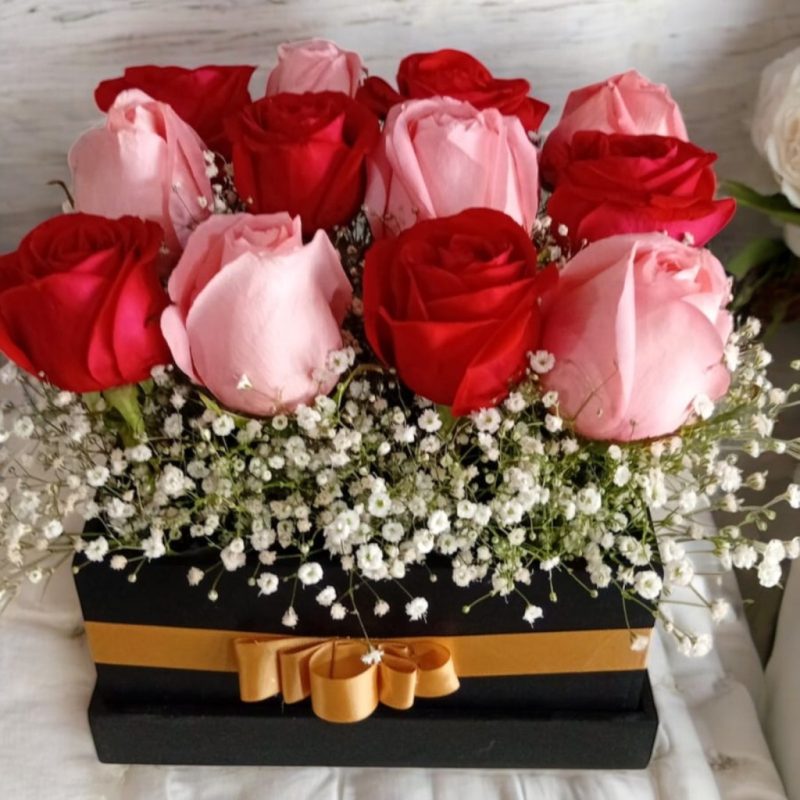 CAJA CUBO CON 12 ROSAS ROSAS RFV102 - Imagen 4