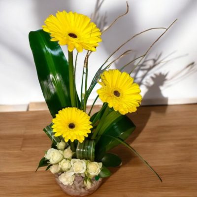 PECERA CON GERBERAS AMARILLAS Y MINI ROSAS  RFA033