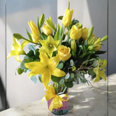 JARRON CON ROSAS, TULIPANES  Y LILYS RFA035