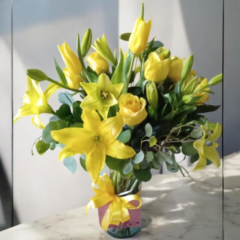 JARRON CON ROSAS, TULIPANES  Y LILYS RFA035