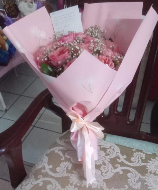 BOUQUET CON 10 ROSAS INGLESAS RFV132 - Imagen 2