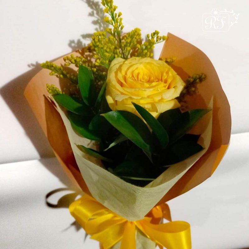 BOUQUET CON ROSA AMARILLA RFA027