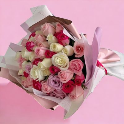 BOUQUET CON 50 ROSAS VARIADAS RFM745
