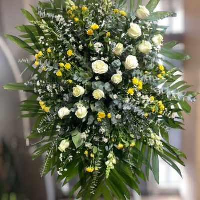 MEDALLÓN CON FLORES BLANCAS RF310