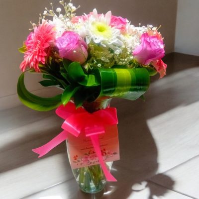 JARRÓN CON GERBERAS, ROSAS Y MAICERA RF996