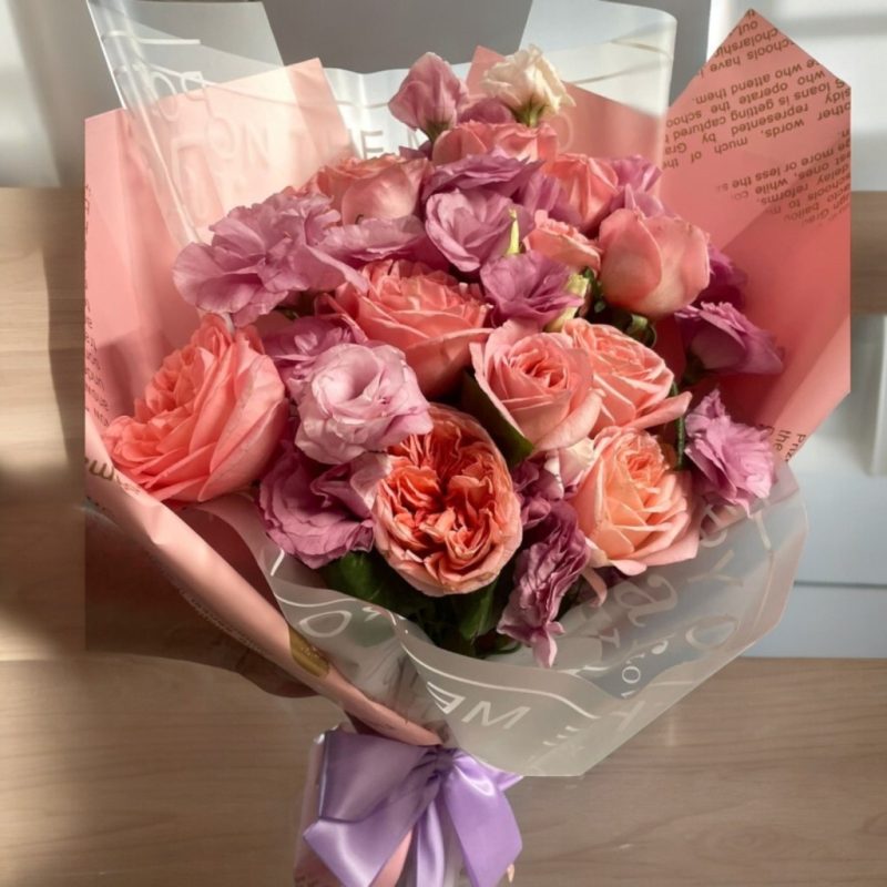BOUQUET CON LISIANTHUS Y ROSA INGLESA RF097