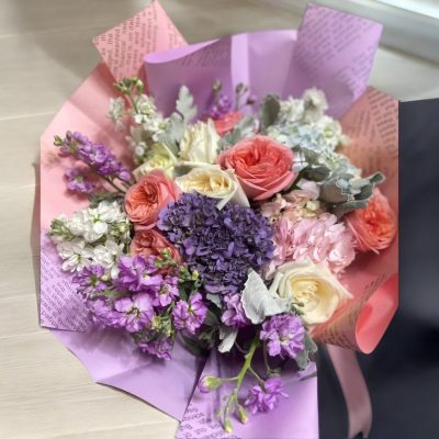 BOUQUET CON HORTENSIAS, ROSAS Y ALELIES RF987