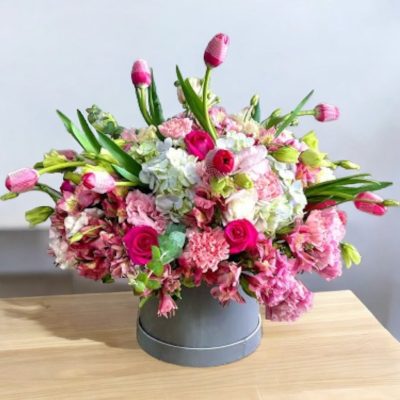 CAJA CON TULIPANES Y FLORES DE VERANO RF984