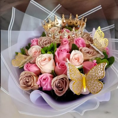 BOUQUET CON 30 ROSAS PASTEL Y DECORACIÓN RF963