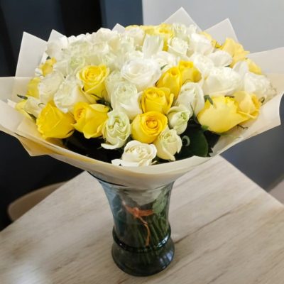 BOUQUET CON 75 ROSAS EN BLANCO-AMARILLO RFA024