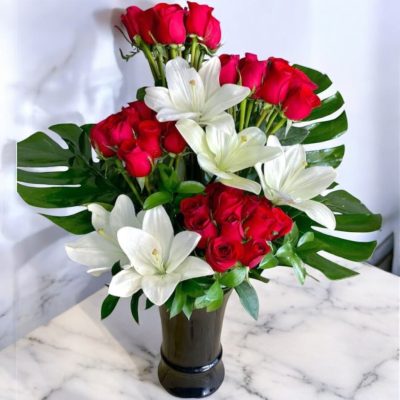 JARRÓN CON ROSAS Y LILYS RF947