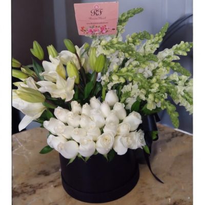 CAJA CILINDRO CON FLORES BLANCAS RF867