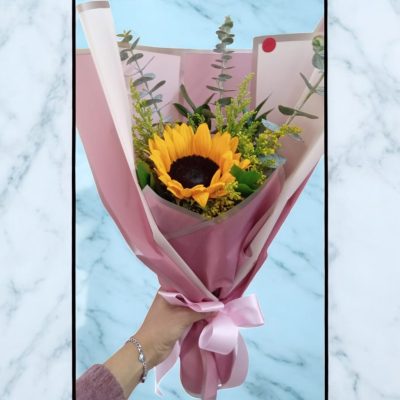 BOUQUET CON UN GIRASOL RF866