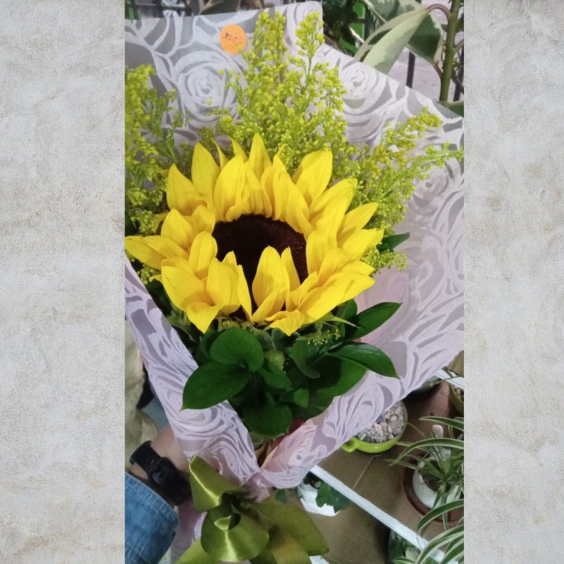 BOUQUET CON UN GIRASOL RF866 - Imagen 2
