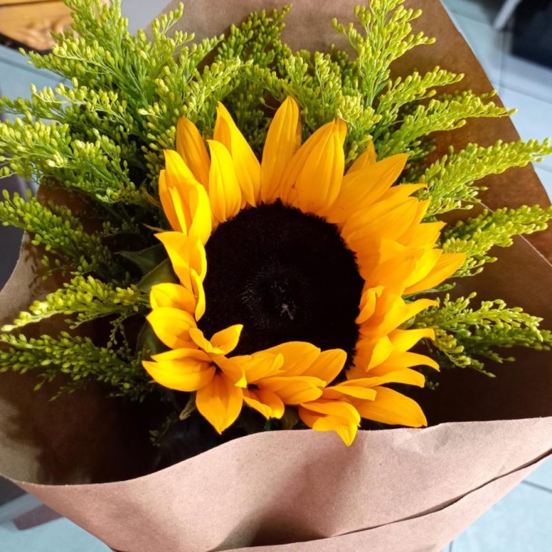 BOUQUET CON UN GIRASOL RF866 - Imagen 3