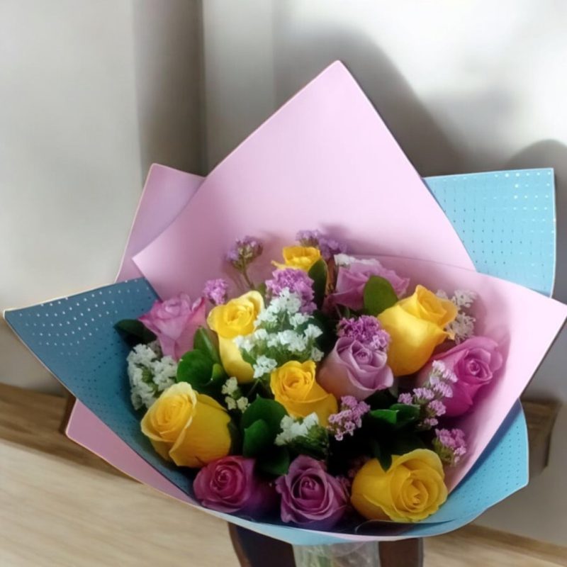 BOUQUET CON 12 ROSAS Y STATICE RFV54
