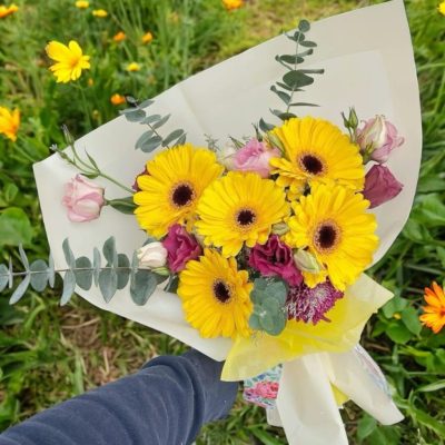BOUQUET DE GERBERAS Y MINI ROSA RFA004