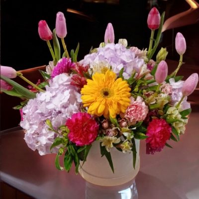 CAJA CILINDRO CON TULIPANES Y HORTENSIAS RF687