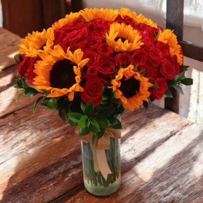 JARRON CON 100 ROSAS Y 14 GIRASOLES RF689