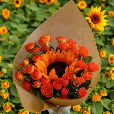 BOUQUET CON GIRASOL Y MINIROSAS RF679