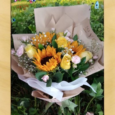 BOUQUET DE GIRASOLES CON ROSAS Y MINI ROSAS RFA016