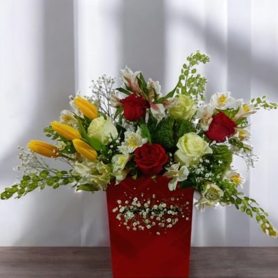 BUZON MDF ROJO CON FLORES VARIADAS RFV154