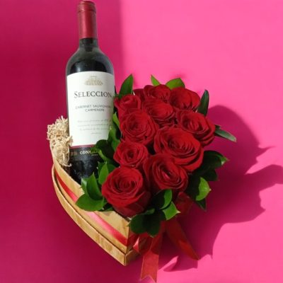 CAJA CORAZON CON BOTELLA DE VINO Y ROSAS RFV193