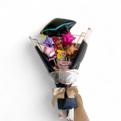 BOUQUET CON GLOBOS Y DULCES GRADUACIÓN RFG010