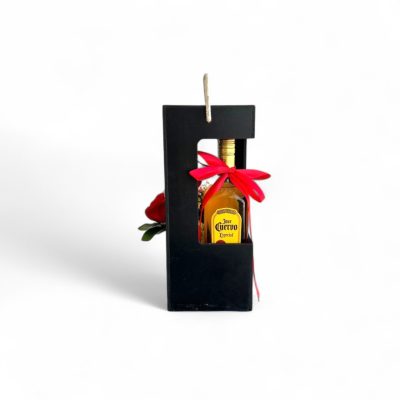 ARREGLO TEQUILA CON ROSAS